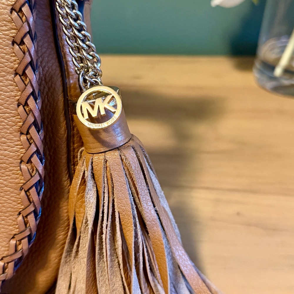 Michael Kors Leather Crossbody Saddle Bag Tan Tassel Boho Chic - Picture 2 of 14